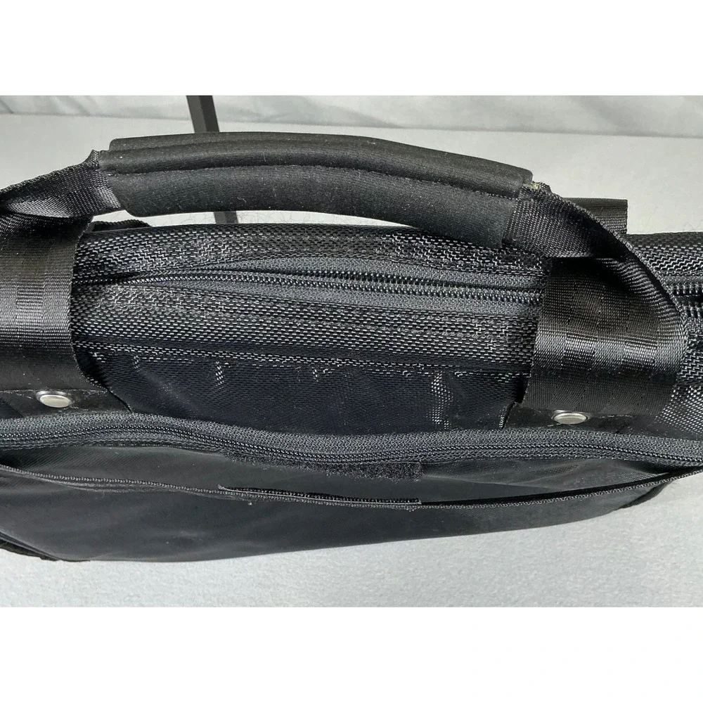 Targus Black Laptop Briefcase Messenger Bag Padded Computer Case Shoulder Strap